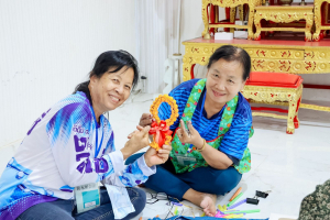 คณะมนุษยศาสตร์ฯ จัดอบรมการสร้างสรรค์ผ้าบาติกและผ้ามัดย้อม เสริมสร้างสุขภาวะและศักยภาพผู้สูงอายุอย่างยั่งยืน