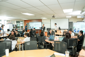 คณะเทคโนโลยีสารสนเทศ จัดอบรม AI ช่วยครู เสริมทักษะการสร้างสื่อและบริหารห้องเรียนยุคดิจิทัลแก่บุคลากรทางการศึกษาในจังหวัดลพบุรี