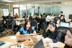 คณะเทคโนโลยีสารสนเทศ จัดอบรม AI ช่วยครู เสริมทักษะการสร้างสื่อและบริหารห้องเรียนยุคดิจิทัลแก่บุคลากรทางการศึกษาในจังหวัดลพบุรี