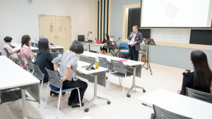 คกก.ส่งเสริมกิจการมหาวิทยาลัย จัดอบรมพื้นฐานการร้องเพลง มุ่งพัฒนาทักษะการใช้เสียงอย่างมืออาชีพ พร้อมระดมทุนสนับสนุนการศึกษา