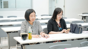 คกก.ส่งเสริมกิจการมหาวิทยาลัย จัดอบรมพื้นฐานการร้องเพลง มุ่งพัฒนาทักษะการใช้เสียงอย่างมืออาชีพ พร้อมระดมทุนสนับสนุนการศึกษา