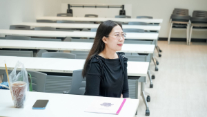 คกก.ส่งเสริมกิจการมหาวิทยาลัย จัดอบรมพื้นฐานการร้องเพลง มุ่งพัฒนาทักษะการใช้เสียงอย่างมืออาชีพ พร้อมระดมทุนสนับสนุนการศึกษา