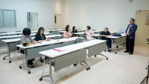 คกก.ส่งเสริมกิจการมหาวิทยาลัย จัดอบรมพื้นฐานการร้องเพลง มุ่งพัฒนาทักษะการใช้เสียงอย่างมืออาชีพ พร้อมระดมทุนสนับสนุนการศึกษา