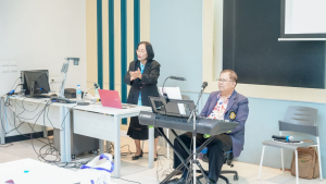 คกก.ส่งเสริมกิจการมหาวิทยาลัย จัดอบรมพื้นฐานการร้องเพลง มุ่งพัฒนาทักษะการใช้เสียงอย่างมืออาชีพ พร้อมระดมทุนสนับสนุนการศึกษา