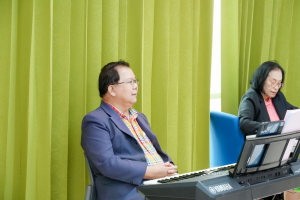 คกก.ส่งเสริมกิจการมหาวิทยาลัย จัดอบรมพื้นฐานการร้องเพลง มุ่งพัฒนาทักษะการใช้เสียงอย่างมืออาชีพ พร้อมระดมทุนสนับสนุนการศึกษา