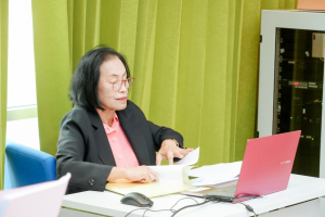 คกก.ส่งเสริมกิจการมหาวิทยาลัย จัดอบรมพื้นฐานการร้องเพลง มุ่งพัฒนาทักษะการใช้เสียงอย่างมืออาชีพ พร้อมระดมทุนสนับสนุนการศึกษา