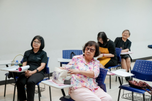 คกก.ส่งเสริมกิจการมหาวิทยาลัย จัดอบรมพื้นฐานการร้องเพลง มุ่งพัฒนาทักษะการใช้เสียงอย่างมืออาชีพ พร้อมระดมทุนสนับสนุนการศึกษา