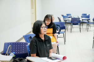 คกก.ส่งเสริมกิจการมหาวิทยาลัย จัดอบรมพื้นฐานการร้องเพลง มุ่งพัฒนาทักษะการใช้เสียงอย่างมืออาชีพ พร้อมระดมทุนสนับสนุนการศึกษา