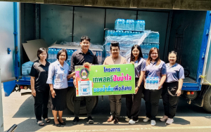 มรภ.เทพสตรี ปันน้ำใจมอบน้ำดื่มกว่า 400 แพ็ก แก่โรงพยาบาลในจังหวัดสิงห์บุรี ในโครงการเทพสตรีปันน้ำใจมอบน้ำดื่มเพื่อสังคม