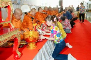 มรภ.เทพสตรี จัดงานทำบุญกลางบ้าน 