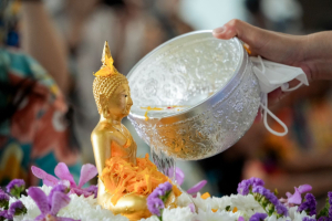 มรภ.เทพสตรี จัดงานทำบุญกลางบ้าน 