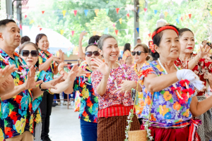มรภ.เทพสตรี ผนึกกำลัง เทศบาลตำบลถนนใหญ่ จัดงานผู้สูงอายุ สืบสานวัฒนธรรมไทยพวน ชู 