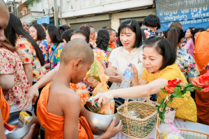 มรภ.เทพสตรี ร่วมพิธีทำบุญตักบาตรและสรงน้ำพระ เนื่องในเทศกาลสงกรานต์ ประจำปี พ.ศ. 2569