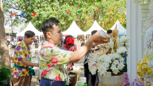 มรภ.เทพสตรี ร่วมงานประเพณีสงกรานต์ ถนนดินสอพอง ภายใต้แนวคิด ยลเสน่ห์สงกรานต์ หมู่บ้านดินสอพอง