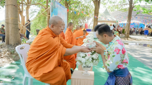 มรภ.เทพสตรี ร่วมงานประเพณีสงกรานต์ ถนนดินสอพอง ภายใต้แนวคิด ยลเสน่ห์สงกรานต์ หมู่บ้านดินสอพอง