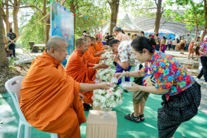 มรภ.เทพสตรี ร่วมงานประเพณีสงกรานต์ ถนนดินสอพอง ภายใต้แนวคิด ยลเสน่ห์สงกรานต์ หมู่บ้านดินสอพอง