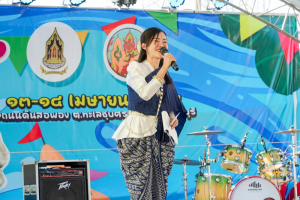 มรภ.เทพสตรี ร่วมงานประเพณีสงกรานต์ ถนนดินสอพอง ภายใต้แนวคิด ยลเสน่ห์สงกรานต์ หมู่บ้านดินสอพอง