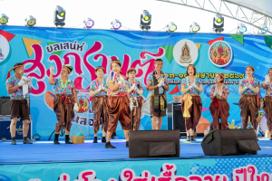 มรภ.เทพสตรี ร่วมงานประเพณีสงกรานต์ ถนนดินสอพอง ภายใต้แนวคิด ยลเสน่ห์สงกรานต์ หมู่บ้านดินสอพอง