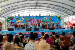 มรภ.เทพสตรี ร่วมงานประเพณีสงกรานต์ ถนนดินสอพอง ภายใต้แนวคิด ยลเสน่ห์สงกรานต์ หมู่บ้านดินสอพอง