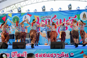 มรภ.เทพสตรี ร่วมงานประเพณีสงกรานต์ ถนนดินสอพอง ภายใต้แนวคิด ยลเสน่ห์สงกรานต์ หมู่บ้านดินสอพอง