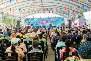 มรภ.เทพสตรี ร่วมงานประเพณีสงกรานต์ ถนนดินสอพอง ภายใต้แนวคิด ยลเสน่ห์สงกรานต์ หมู่บ้านดินสอพอง