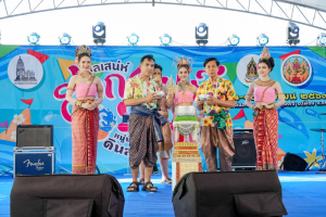 มรภ.เทพสตรี ร่วมงานประเพณีสงกรานต์ ถนนดินสอพอง ภายใต้แนวคิด ยลเสน่ห์สงกรานต์ หมู่บ้านดินสอพอง