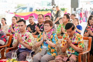 อธิการบดี มรภ.เทพสตรี นำผู้บริหาร และบุคลากร ร่วมพิธีเจริญพระพุทธมนต์ และร่วมเปิดงาน Lopburi Water Festival 2569 สืบสานประเพณีสงกรานต์