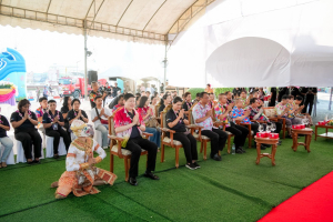 อธิการบดี มรภ.เทพสตรี นำผู้บริหาร และบุคลากร ร่วมพิธีเจริญพระพุทธมนต์ และร่วมเปิดงาน Lopburi Water Festival 2569 สืบสานประเพณีสงกรานต์
