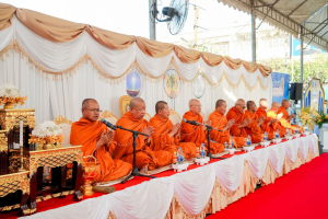 อธิการบดี มรภ.เทพสตรี นำผู้บริหาร และบุคลากร ร่วมพิธีเจริญพระพุทธมนต์ และร่วมเปิดงาน Lopburi Water Festival 2569 สืบสานประเพณีสงกรานต์