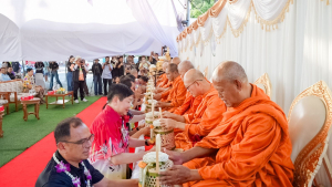 อธิการบดี มรภ.เทพสตรี นำผู้บริหาร และบุคลากร ร่วมพิธีเจริญพระพุทธมนต์ และร่วมเปิดงาน Lopburi Water Festival 2569 สืบสานประเพณีสงกรานต์
