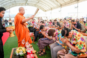 อธิการบดี มรภ.เทพสตรี นำผู้บริหาร และบุคลากร ร่วมพิธีเจริญพระพุทธมนต์ และร่วมเปิดงาน Lopburi Water Festival 2569 สืบสานประเพณีสงกรานต์