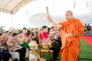อธิการบดี มรภ.เทพสตรี นำผู้บริหาร และบุคลากร ร่วมพิธีเจริญพระพุทธมนต์ และร่วมเปิดงาน Lopburi Water Festival 2569 สืบสานประเพณีสงกรานต์