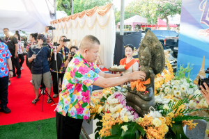 อธิการบดี มรภ.เทพสตรี นำผู้บริหาร และบุคลากร ร่วมพิธีเจริญพระพุทธมนต์ และร่วมเปิดงาน Lopburi Water Festival 2569 สืบสานประเพณีสงกรานต์