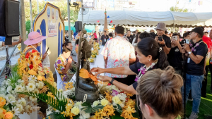 อธิการบดี มรภ.เทพสตรี นำผู้บริหาร และบุคลากร ร่วมพิธีเจริญพระพุทธมนต์ และร่วมเปิดงาน Lopburi Water Festival 2569 สืบสานประเพณีสงกรานต์