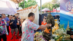 อธิการบดี มรภ.เทพสตรี นำผู้บริหาร และบุคลากร ร่วมพิธีเจริญพระพุทธมนต์ และร่วมเปิดงาน Lopburi Water Festival 2569 สืบสานประเพณีสงกรานต์