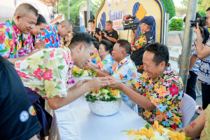 อธิการบดี มรภ.เทพสตรี นำผู้บริหาร และบุคลากร ร่วมพิธีเจริญพระพุทธมนต์ และร่วมเปิดงาน Lopburi Water Festival 2569 สืบสานประเพณีสงกรานต์