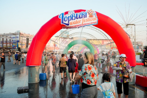 อธิการบดี มรภ.เทพสตรี นำผู้บริหาร และบุคลากร ร่วมพิธีเจริญพระพุทธมนต์ และร่วมเปิดงาน Lopburi Water Festival 2569 สืบสานประเพณีสงกรานต์