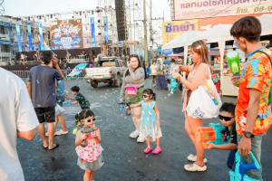 อธิการบดี มรภ.เทพสตรี นำผู้บริหาร และบุคลากร ร่วมพิธีเจริญพระพุทธมนต์ และร่วมเปิดงาน Lopburi Water Festival 2569 สืบสานประเพณีสงกรานต์