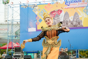 อธิการบดี มรภ.เทพสตรี นำผู้บริหาร และบุคลากร ร่วมพิธีเจริญพระพุทธมนต์ และร่วมเปิดงาน Lopburi Water Festival 2569 สืบสานประเพณีสงกรานต์