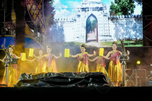 อธิการบดี มรภ.เทพสตรี นำผู้บริหาร และบุคลากร ร่วมพิธีเจริญพระพุทธมนต์ และร่วมเปิดงาน Lopburi Water Festival 2569 สืบสานประเพณีสงกรานต์