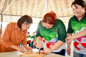 คณะวิทยาการจัดการ มรภ.เทพสตรี ลงพื้นที่ถ่ายทอดเทคโนโลยีการแปรรูปสมุนไพร เสริมสร้างรายได้แก่กลุ่มวิสาหกิจชุมชนภูมิธาราพรรณ จ.สระบุรี