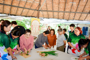 คณะวิทยาการจัดการ มรภ.เทพสตรี ลงพื้นที่ถ่ายทอดเทคโนโลยีการแปรรูปสมุนไพร เสริมสร้างรายได้แก่กลุ่มวิสาหกิจชุมชนภูมิธาราพรรณ จ.สระบุรี
