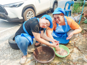 ศูนย์ส่งเสริมการจัดการศึกษาตามพระบรมราโชบาย มรภ.เทพสตรี สานต่อศาสตร์พระราชา ลงพื้นที่ถ่ายทอดทักษะการทำปลาส้ม เสริมสร้างอาชีพแก่ชุมชน ต.โพสังโฆ จ.สิงห์บุรี