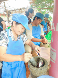 ศูนย์ส่งเสริมการจัดการศึกษาตามพระบรมราโชบาย มรภ.เทพสตรี สานต่อศาสตร์พระราชา ลงพื้นที่ถ่ายทอดทักษะการทำปลาส้ม เสริมสร้างอาชีพแก่ชุมชน ต.โพสังโฆ จ.สิงห์บุรี