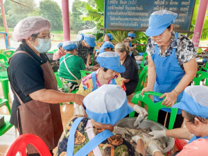 ศูนย์ส่งเสริมการจัดการศึกษาตามพระบรมราโชบาย มรภ.เทพสตรี สานต่อศาสตร์พระราชา ลงพื้นที่ถ่ายทอดทักษะการทำปลาส้ม เสริมสร้างอาชีพแก่ชุมชน ต.โพสังโฆ จ.สิงห์บุรี
