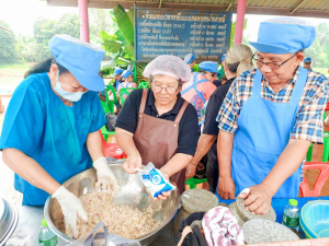 ศูนย์ส่งเสริมการจัดการศึกษาตามพระบรมราโชบาย มรภ.เทพสตรี สานต่อศาสตร์พระราชา ลงพื้นที่ถ่ายทอดทักษะการทำปลาส้ม เสริมสร้างอาชีพแก่ชุมชน ต.โพสังโฆ จ.สิงห์บุรี
