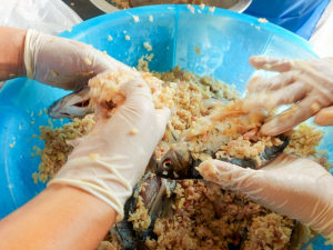 ศูนย์ส่งเสริมการจัดการศึกษาตามพระบรมราโชบาย มรภ.เทพสตรี สานต่อศาสตร์พระราชา ลงพื้นที่ถ่ายทอดทักษะการทำปลาส้ม เสริมสร้างอาชีพแก่ชุมชน ต.โพสังโฆ จ.สิงห์บุรี