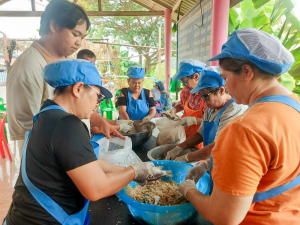 ศูนย์ส่งเสริมการจัดการศึกษาตามพระบรมราโชบาย มรภ.เทพสตรี สานต่อศาสตร์พระราชา ลงพื้นที่ถ่ายทอดทักษะการทำปลาส้ม เสริมสร้างอาชีพแก่ชุมชน ต.โพสังโฆ จ.สิงห์บุรี