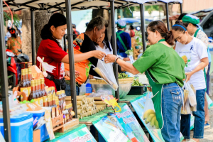 มรภ.เทพสตรี ร่วมพิธีเปิดงาน ตลาดนัดเกษตรกรสัญจร (Farmer Market) จ.ลพบุรี ครั้งที่ 1