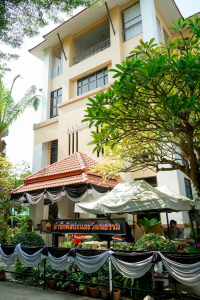 สำนักศิลปะและวัฒนธรรม มรภ.เทพสตรี จัดพิธีทำบุญถวายภัตตาหารเพลแด่พระภิกษุสงฆ์ เนื่องในเทศกาลสงกรานต์